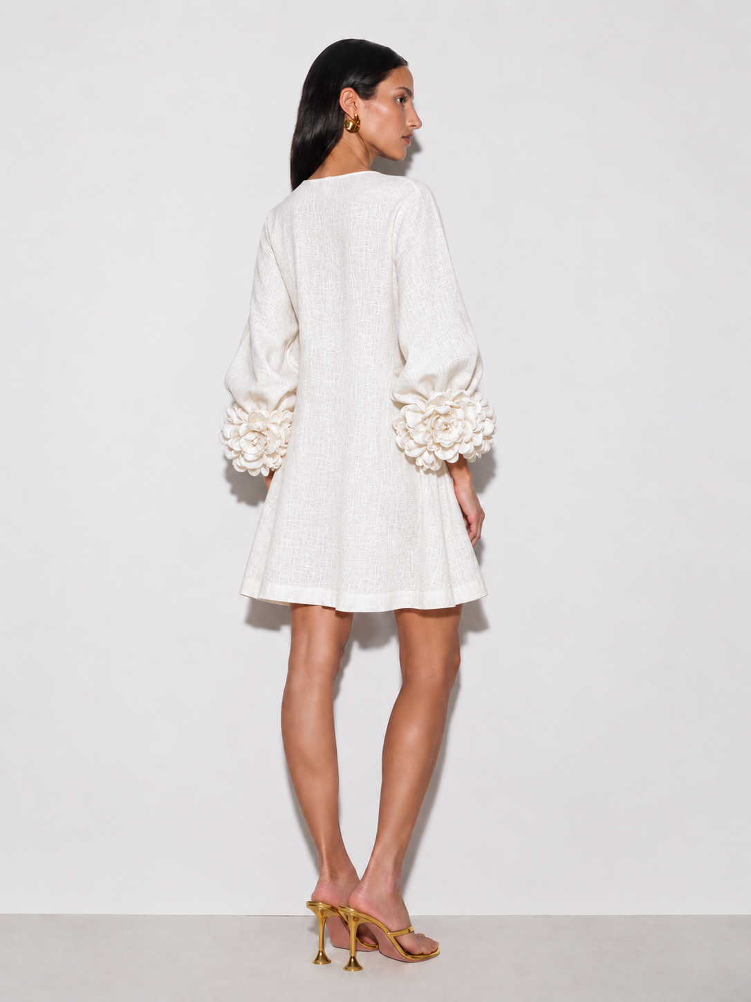 Bruna | Vestido Mini de Mezcla de Lino con Puños Anudados