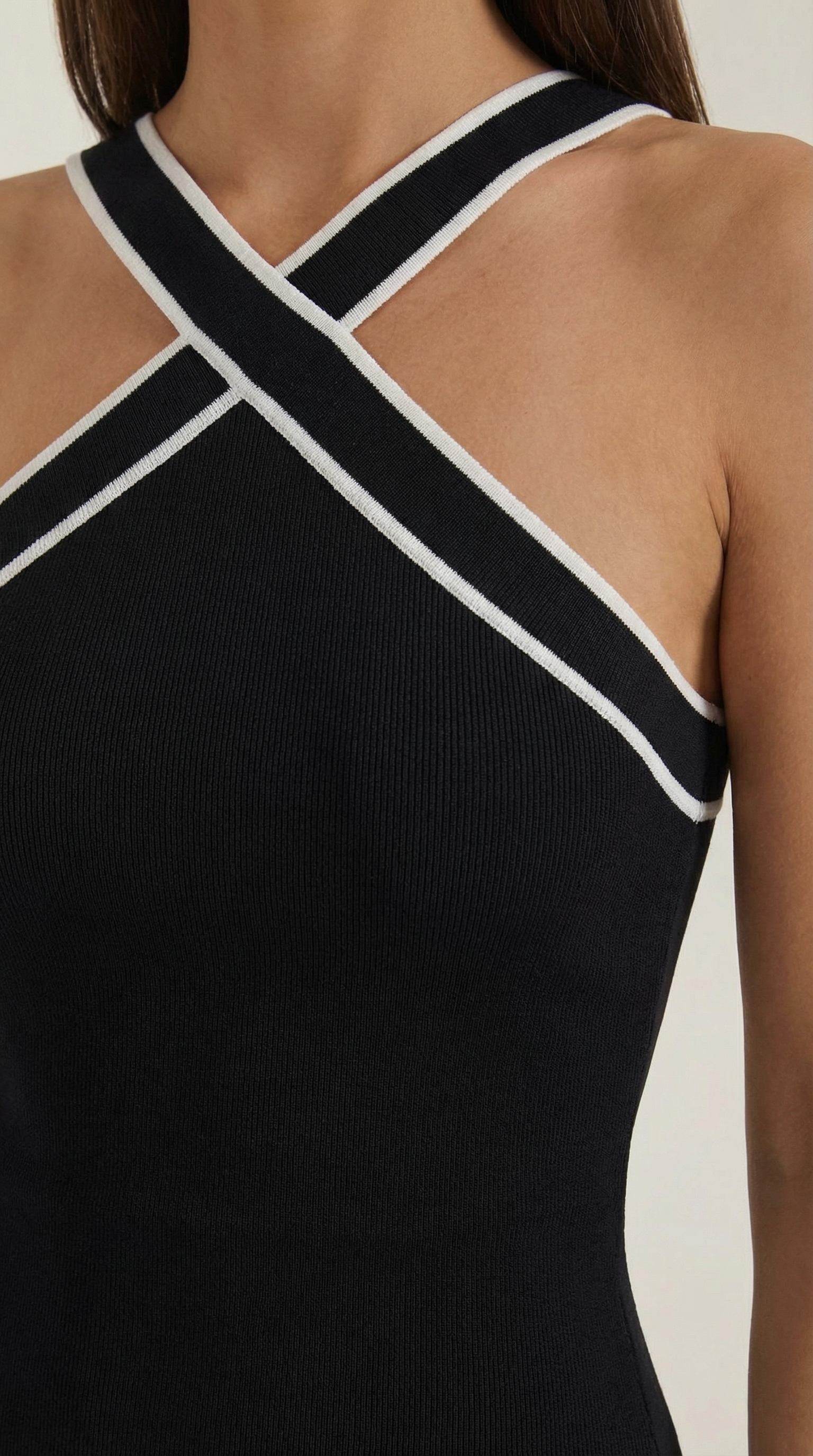 Top Halter Nia con Diseño entrelazado