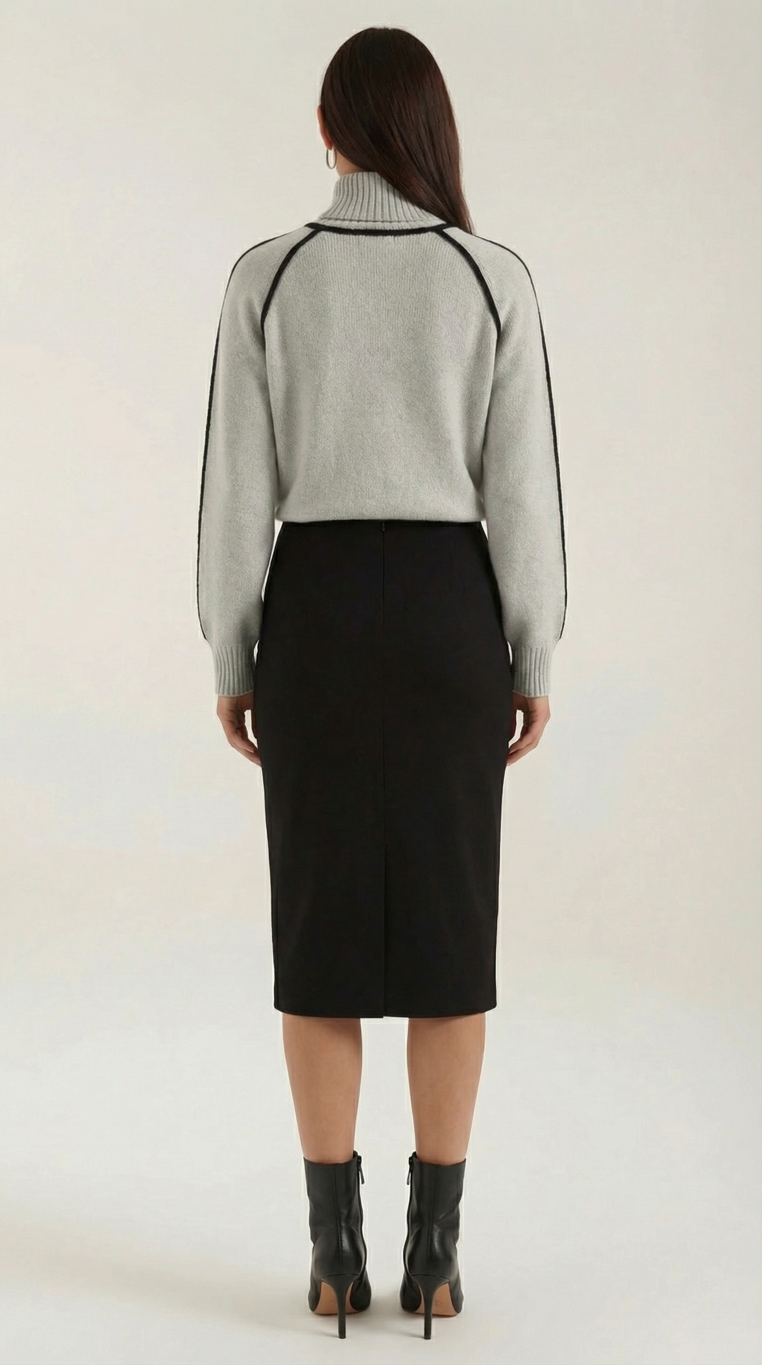 Suéter de cuello alto con detalles en contraste