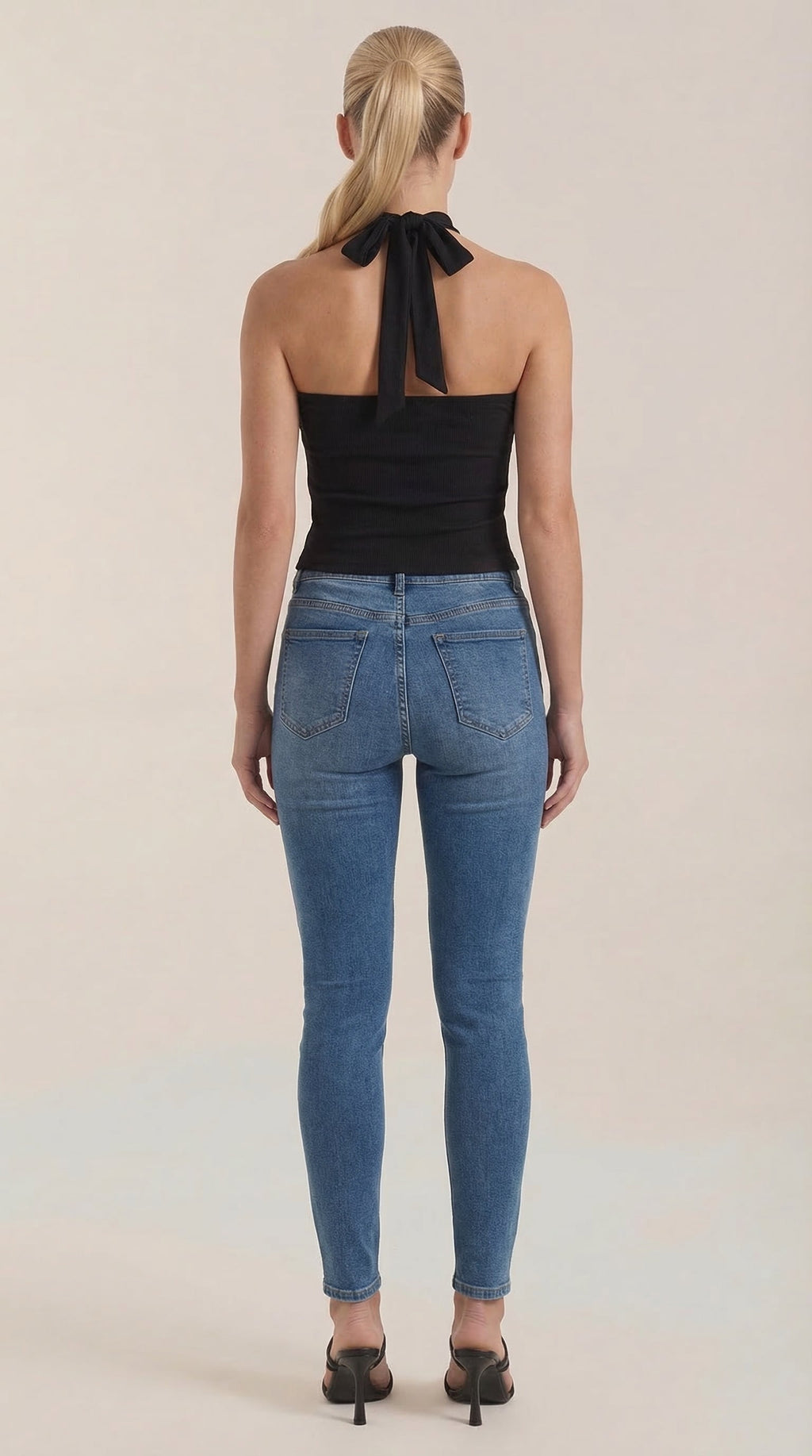 Top Halter Brianna con tirantes entrecruzados